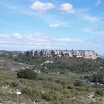 à 100m De La *